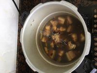 色香味俱全的红烧肉做法图解4)