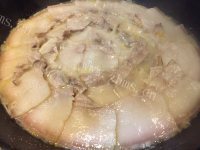 美味的酸菜汆白肉做法图解9)