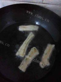 最爱的葱香油条做法图解7)