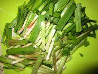 家常菜韭菜炒干豆腐做法图解2)