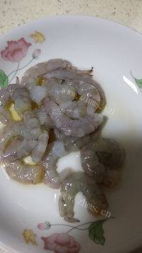 家常菜白菜炒虾仁做法图解1)