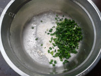 DIY韭菜鸡蛋饼做法图解2)