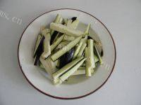 家常菜巧拌鱼香茄子做法图解2)