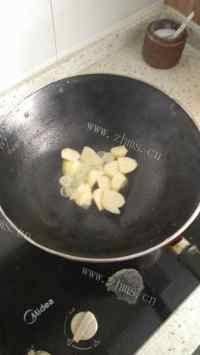 家常菜香菇炖土豆做法图解4)