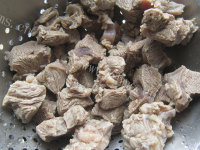 食欲满满的胡萝卜炖牛肉做法图解4)