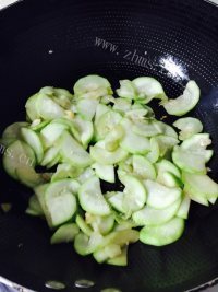 家常菜清炒蒲瓜做法图解4)