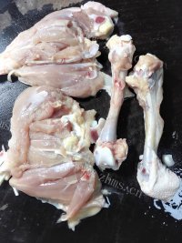 美味的洋葱番茄汁鸡腿排做法图解2)