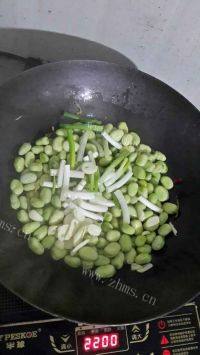家常菜清炒蚕豆做法图解3)