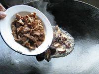 最爱的香菇炒肉片做法图解8)