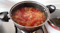 爱心满满的番茄牛尾汤的做法图解三