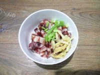 色香味俱全的手撕包菜做法图解2)