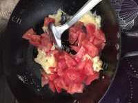 西红柿炒鸡蛋做法图解6)