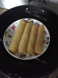 鲜嫩无比胡萝卜鲜虾蛋卷做法图解6)