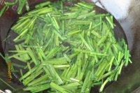 美味的韭菜蛋花汤做法图解4)