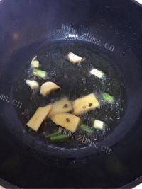 家常菜牛肉炖西红柿做法图解3)