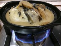 美味佳肴川芎天麻鱼头煲做法图解9)