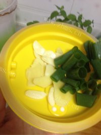 热腾腾的炖牛肉做法图解2)