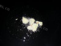 美味的香辣花蛤做法图解3)