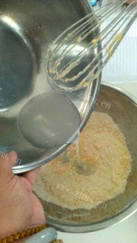 美味的红豆蛋黄酥做法图解3)