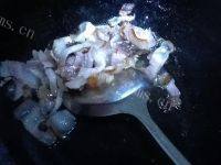 食欲满满的苦瓜炒腊肉做法图解4)