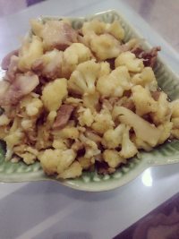 家常菜肉炒菜花