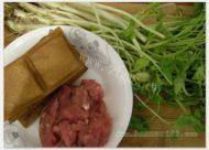 水芹香干炒肉丝做法图解1)