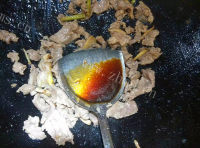 家常菜青瓜炒牛肉做法图解3)