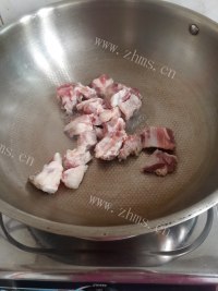 家常菜土豆焖排骨做法图解2)