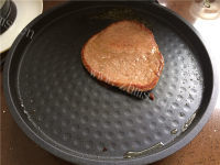 美味的煎牛排做法图解6)