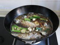 #健康食谱#红烧鲫鱼做法图解5)