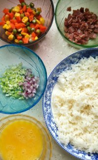 什锦培根蛋炒饭做法图解1)