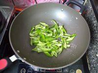 青辣椒炒鸡蛋做法图解10)