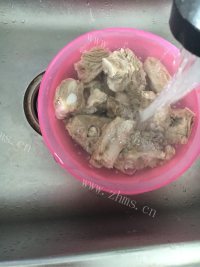 自制排骨绿豆汤做法图解4)