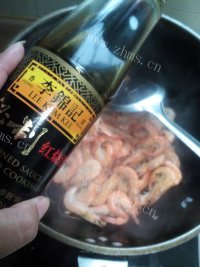 色香味浓的红烧虾做法图解6)