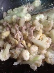 香糯的花菜炒肉片