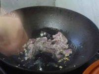 家常菜娃娃菜炒肉做法图解5)
