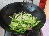 「首发」蒜苔炒肉丝做法图解5)