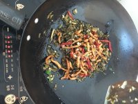肉家常丝炒雪菜做法图解5)