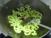可口的苦瓜炒肉片做法图解11)