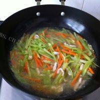 家常双丝炒肉做法图解6)