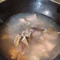 鸭胗猪展菜干汤的做法图解二