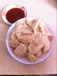 美味的西红柿白菜莲藕香菇饺做法图解9)