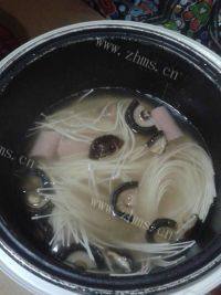 美味的韩国泡菜拉面做法图解4)