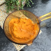 美味的水晶西米南瓜粽做法图解2)