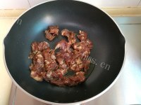 苦瓜炒牛肉做法图解3)