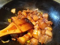 家常红烧肉做法图解8)