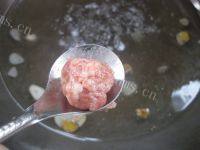 美味的菠菜肉丸汤做法图解7)