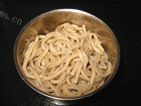 家常菜酸菜炖冻豆腐做法图解2)