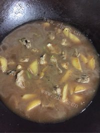 美味的土豆焖排骨做法图解8)