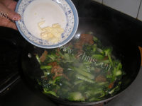 家常菊花菜炒豆制品做法图解11)